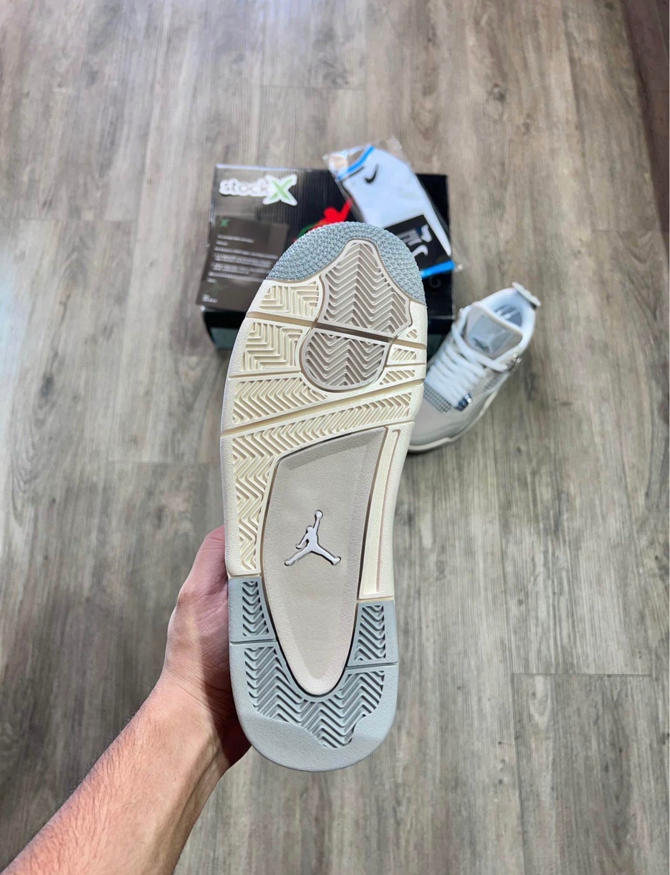 Retro 4 frozen moment