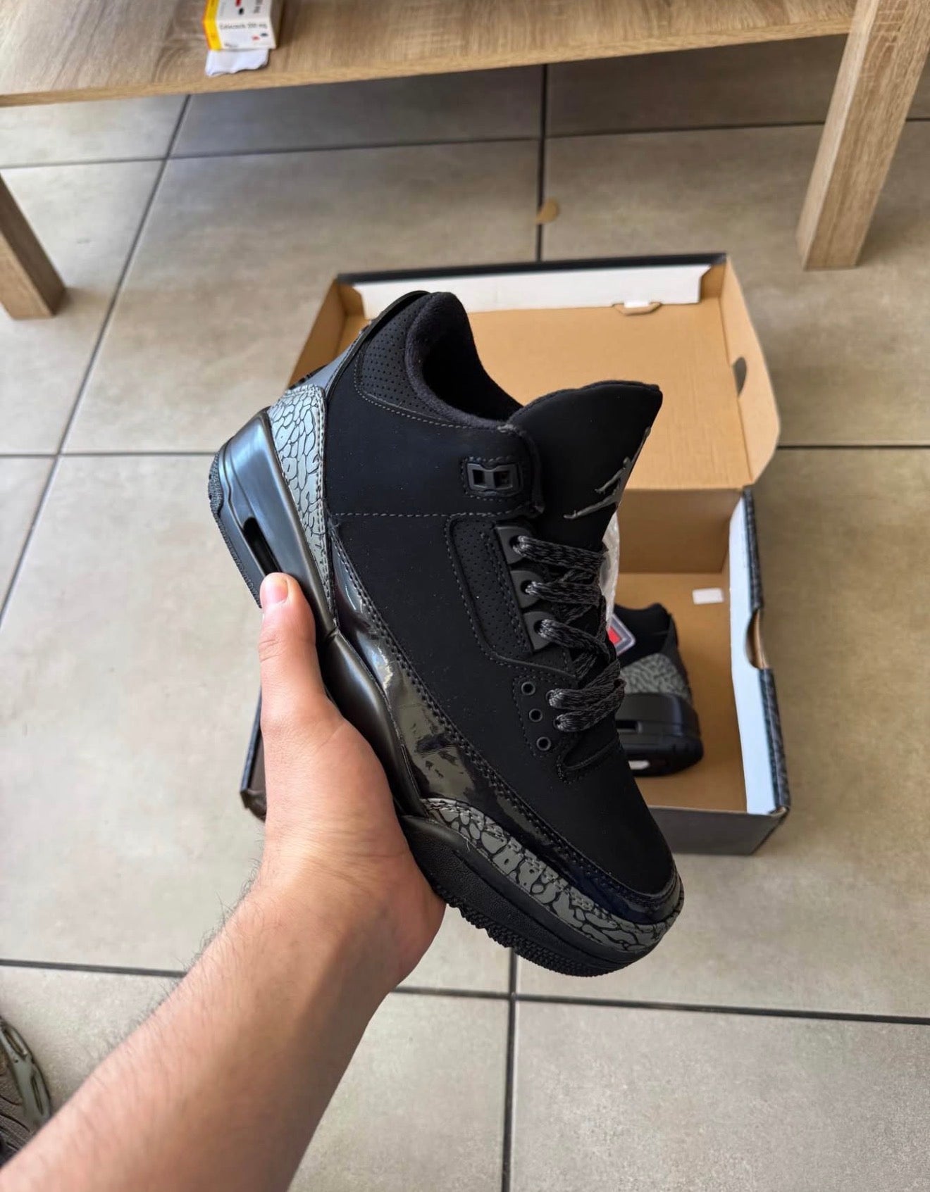 Retro 3 black cat