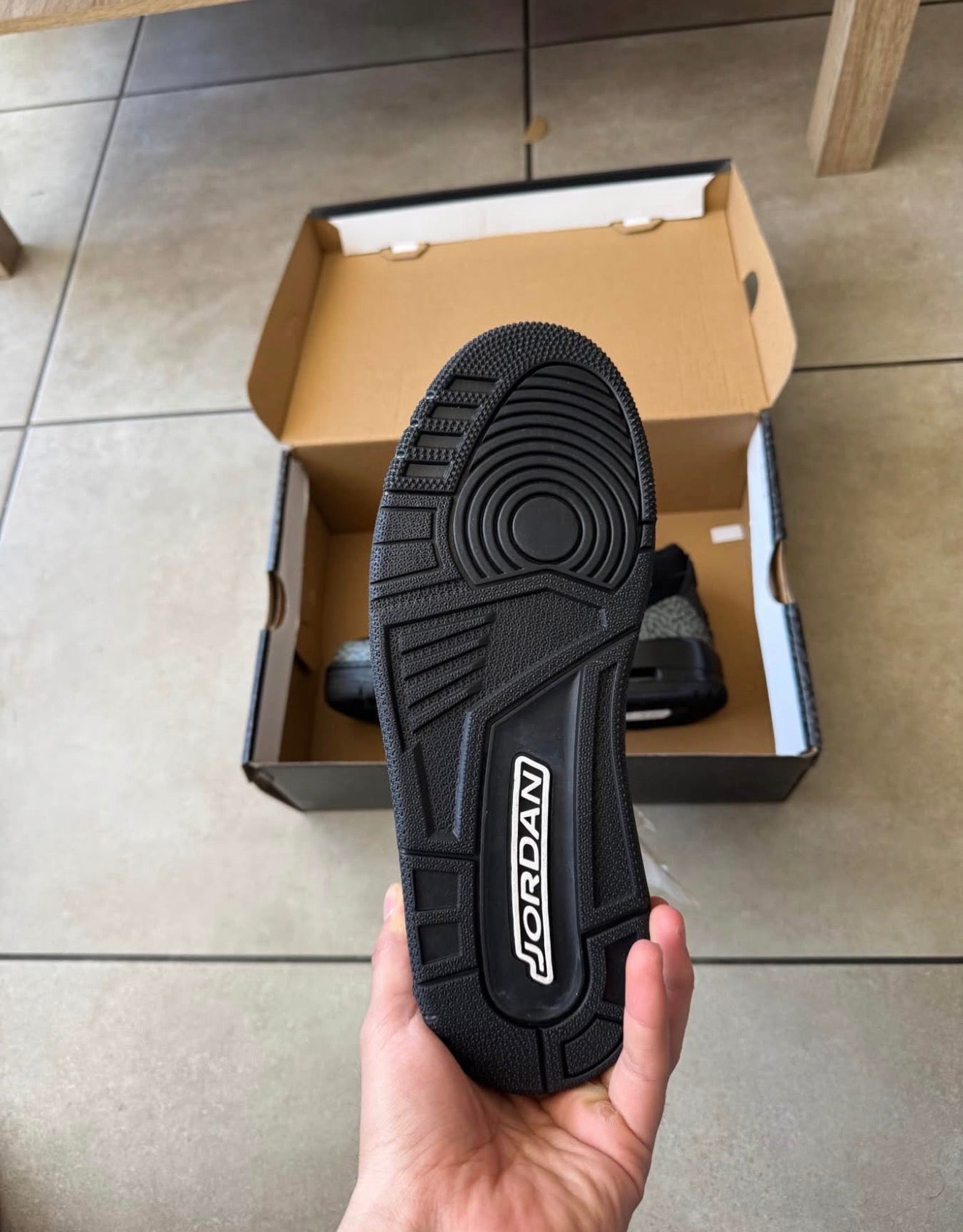Retro 3 black cat