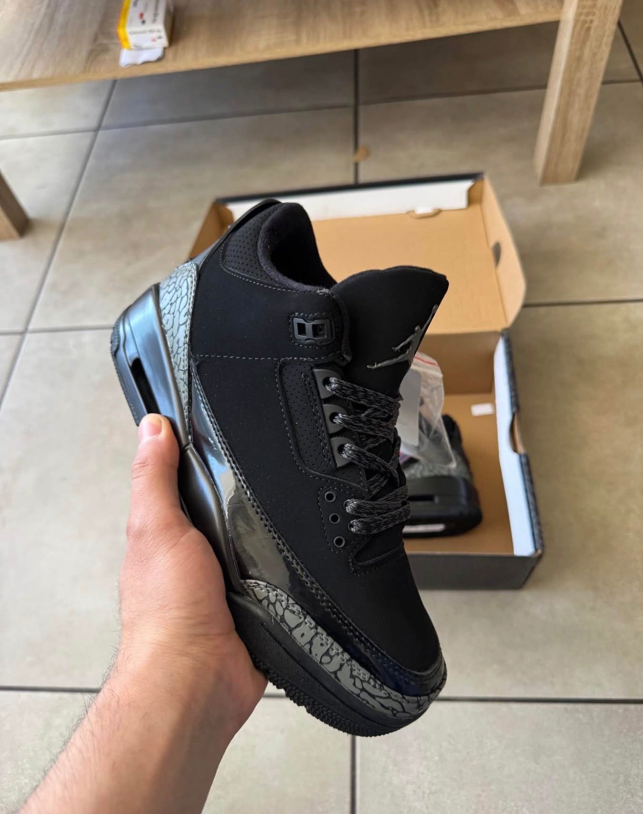 Retro 3 black cat