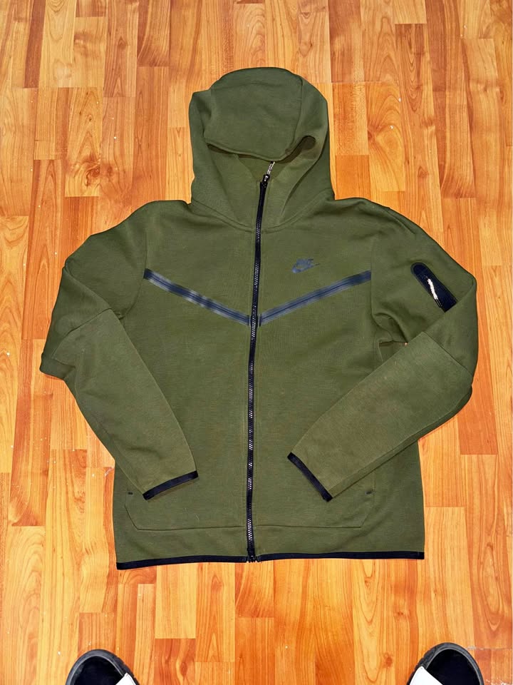 Conjunto Nike tech olive