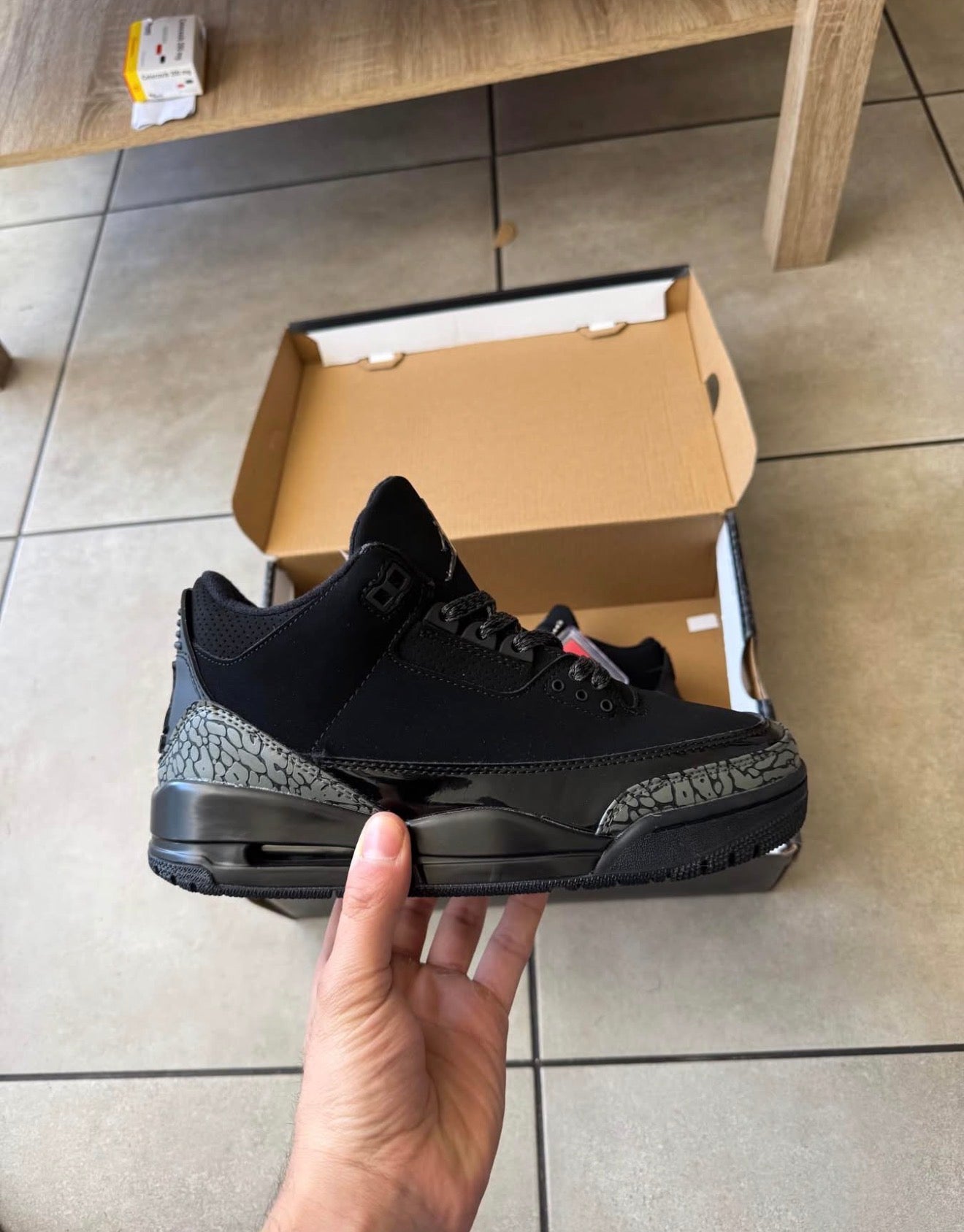 Retro 3 black cat