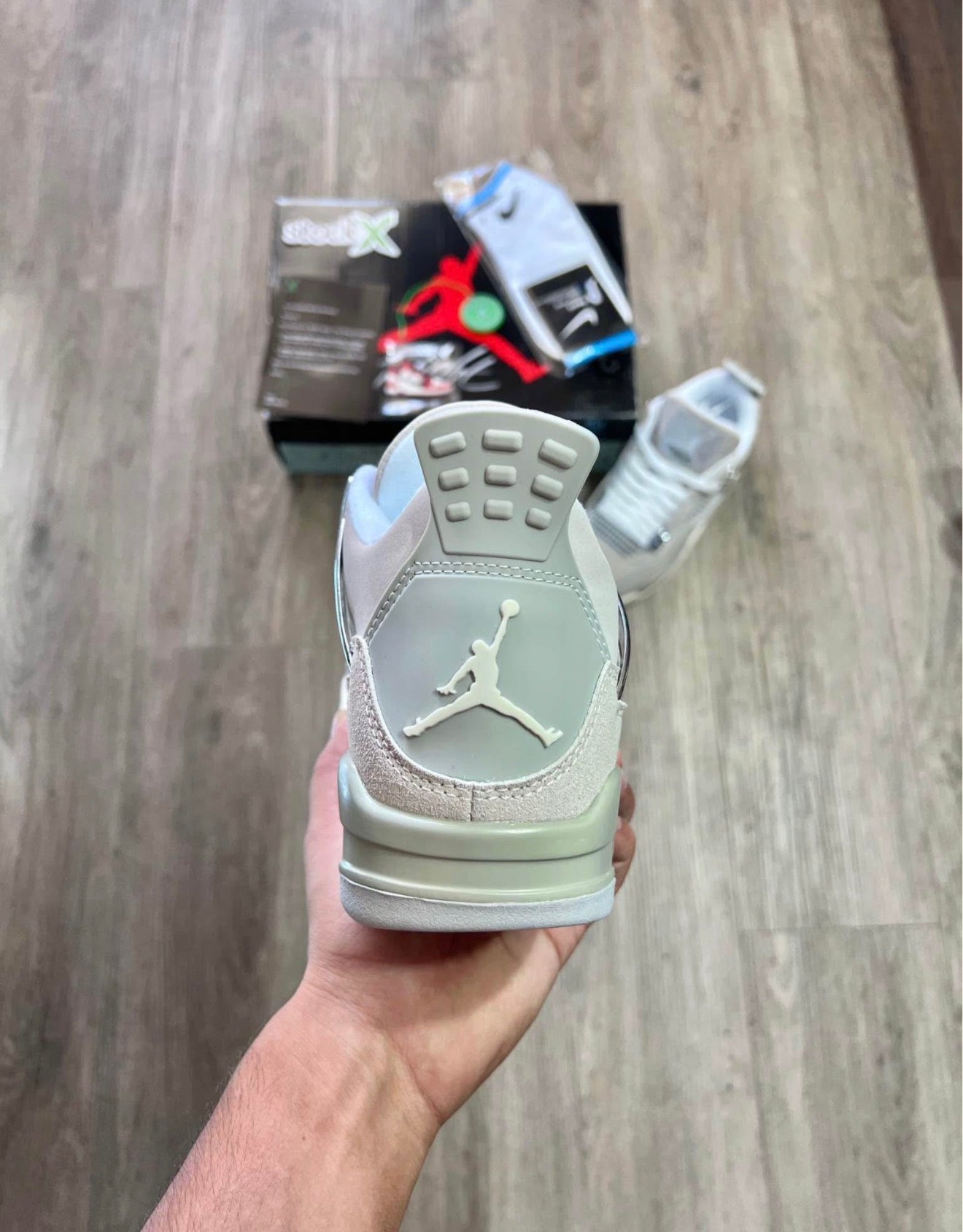 Retro 4 frozen moment