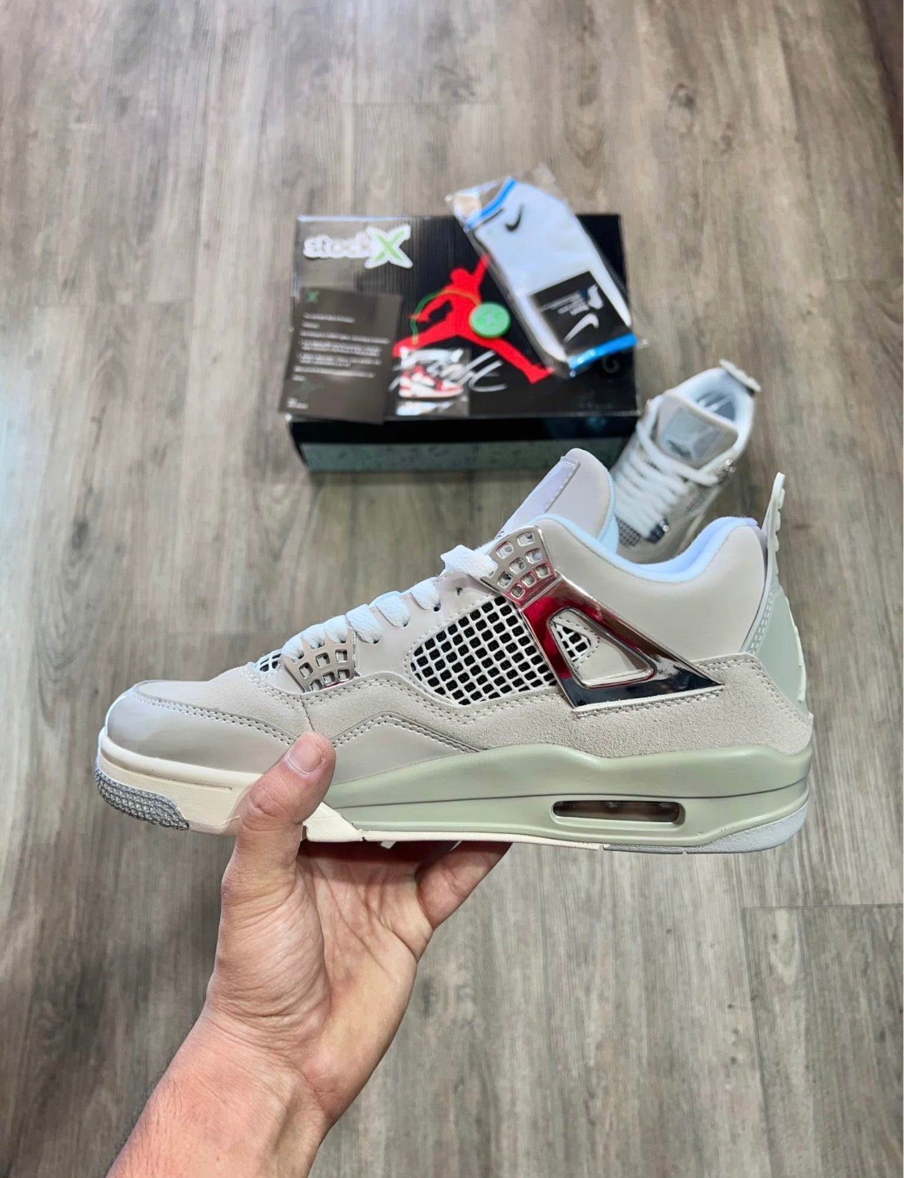 Retro 4 frozen moment