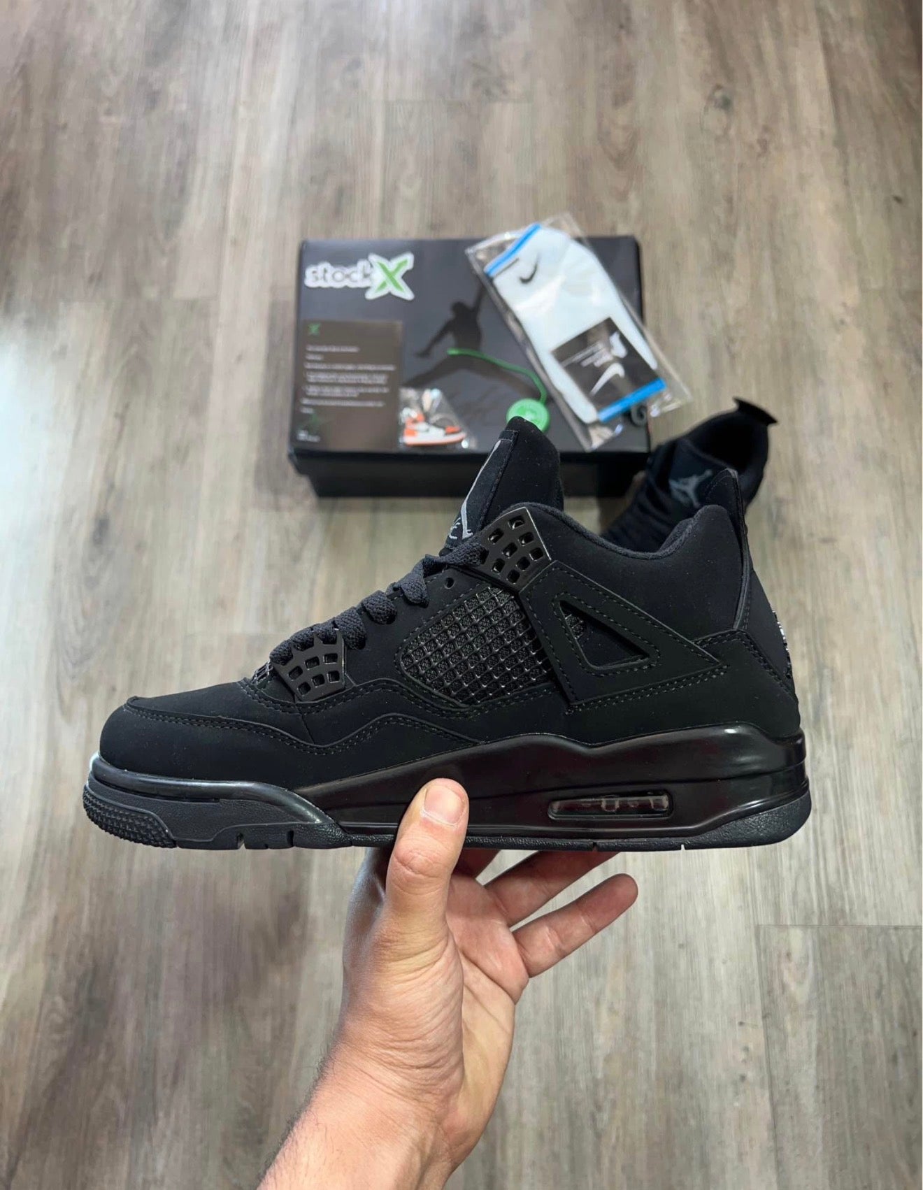 Retro 4 black cat