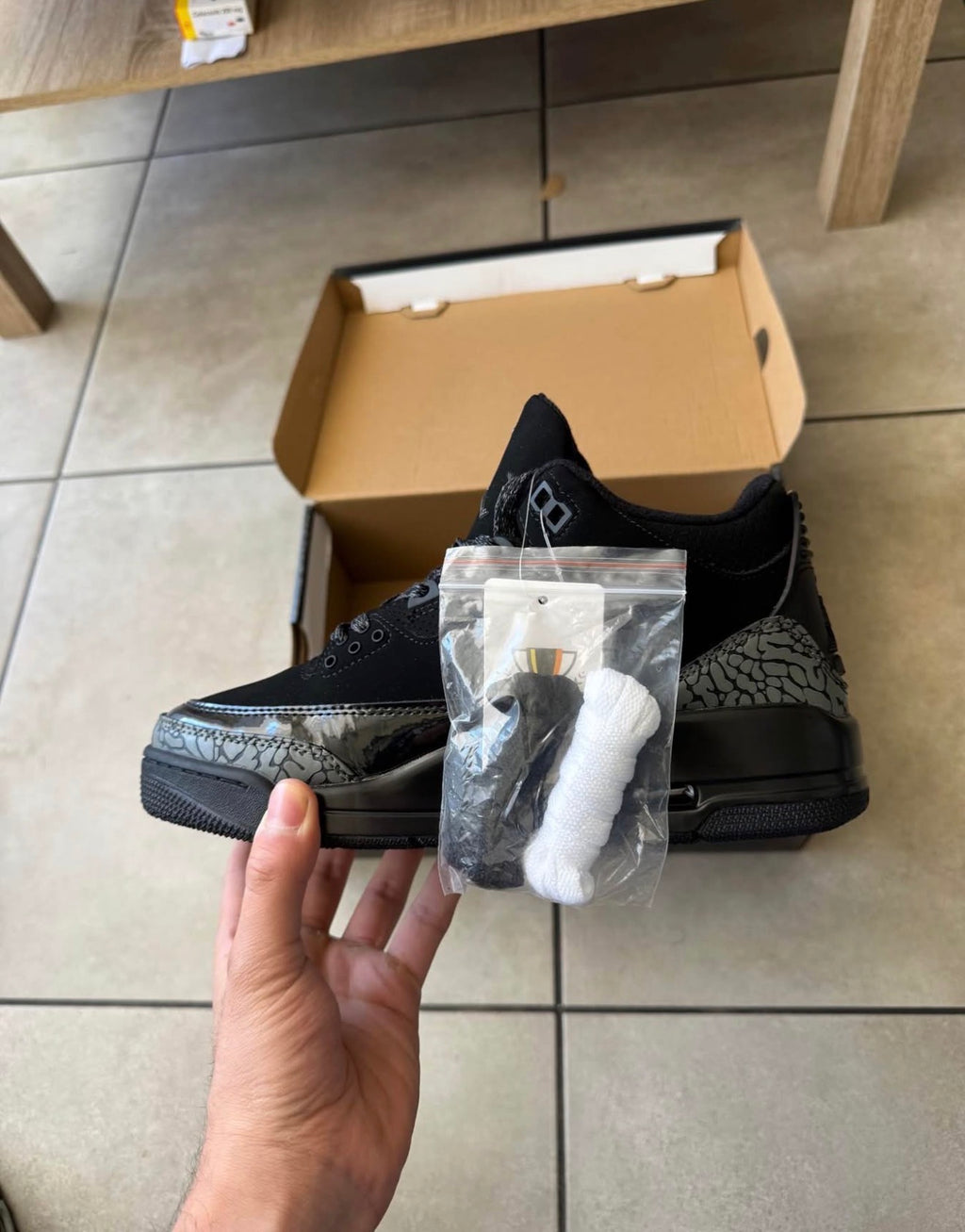 Retro 3 black cat