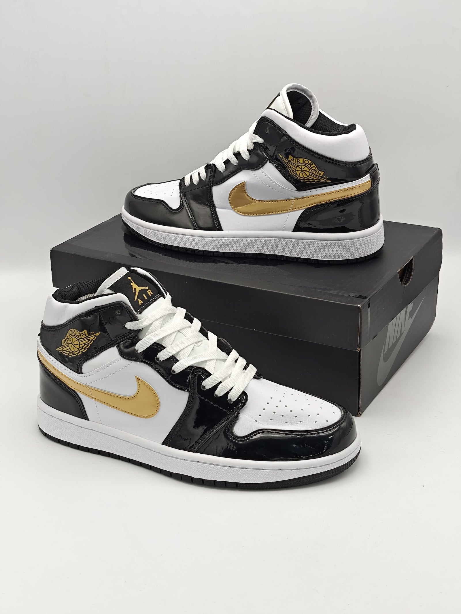 Air Jordan 1 Mid Gold Black White