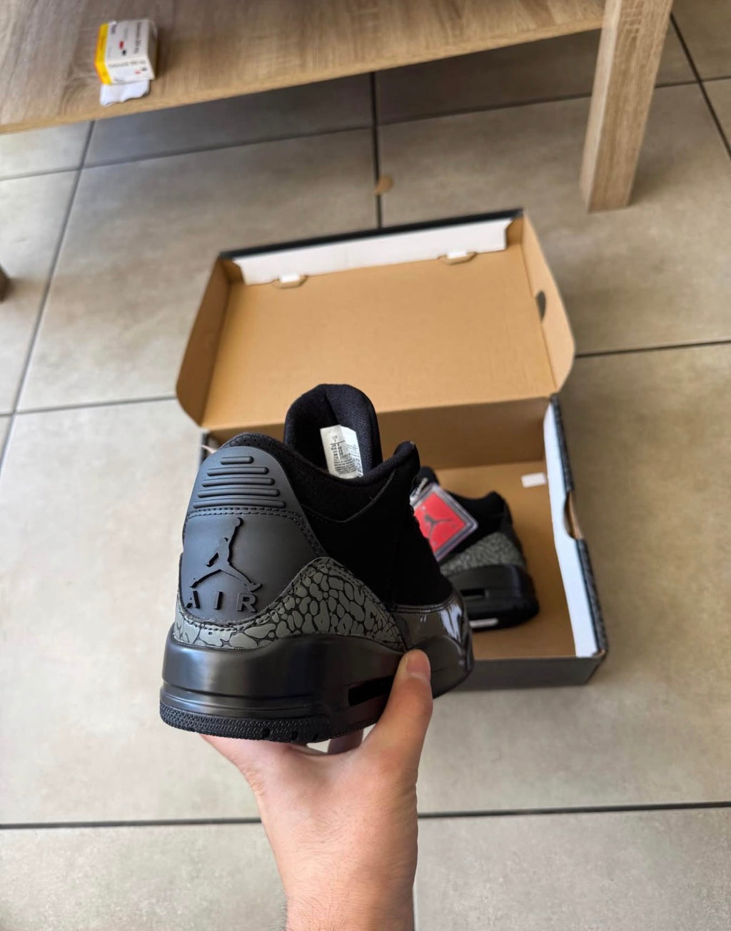Retro 3 black cat