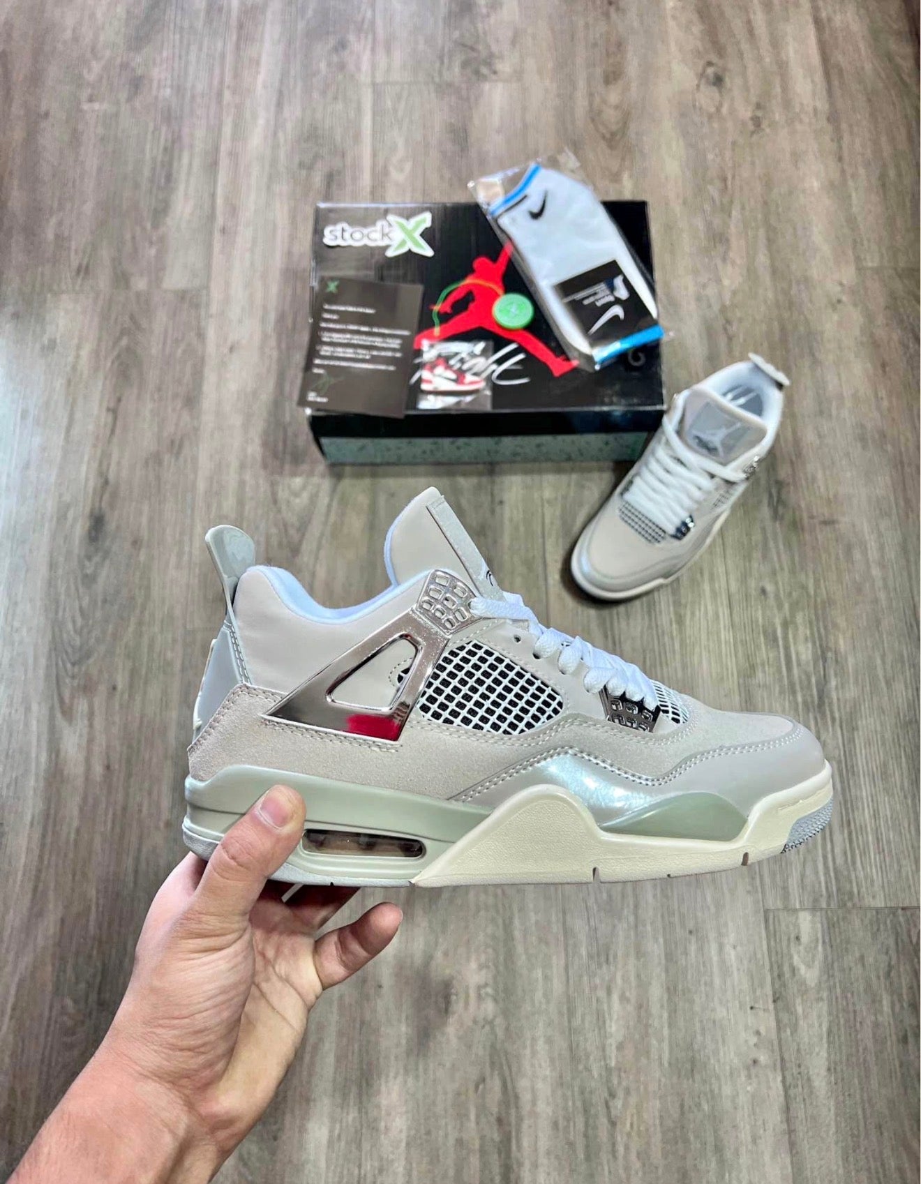 Retro 4 frozen moment