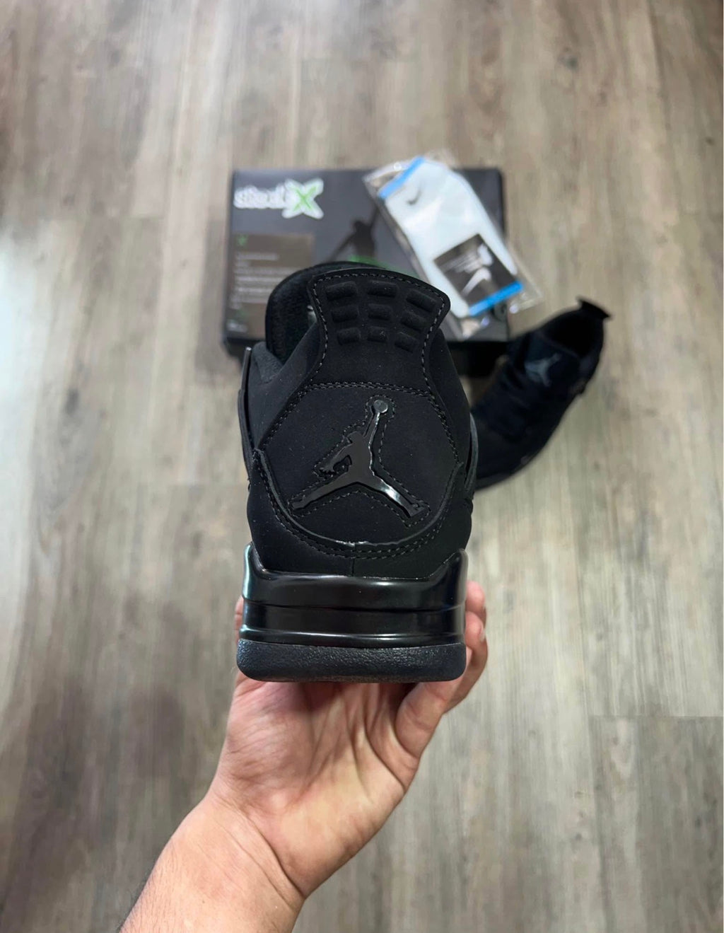 Retro 4 black cat